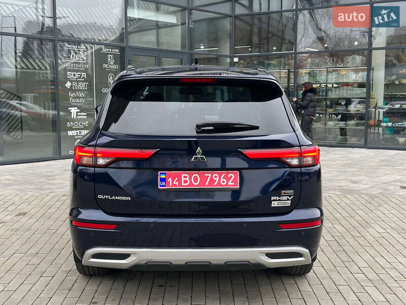 Позашляховик / Кросовер Mitsubishi Outlander 2023 в Львові