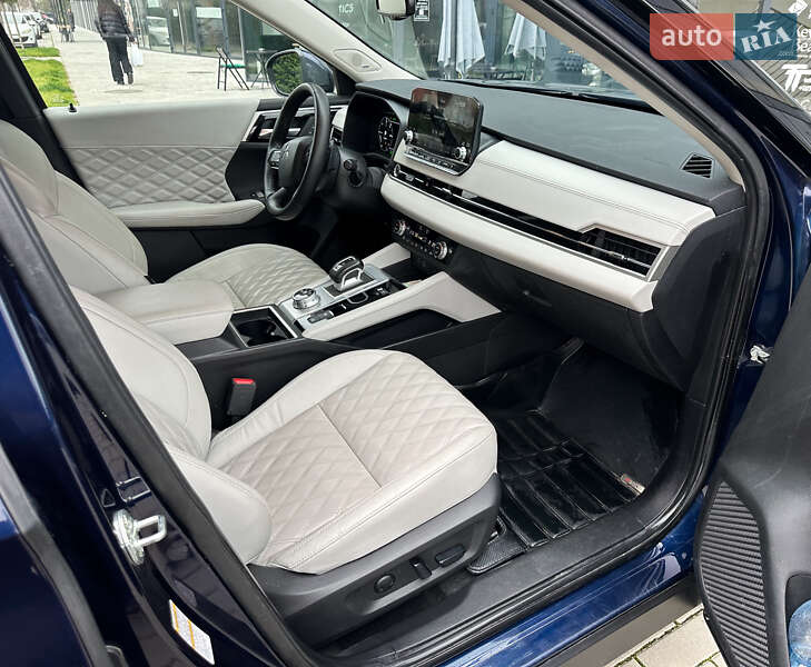 Позашляховик / Кросовер Mitsubishi Outlander 2023 в Львові