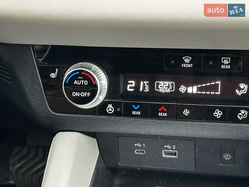 Позашляховик / Кросовер Mitsubishi Outlander 2023 в Львові