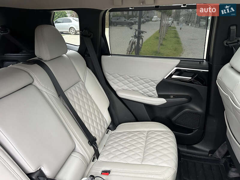 Позашляховик / Кросовер Mitsubishi Outlander 2023 в Львові