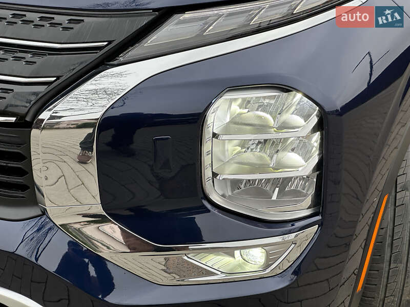 Позашляховик / Кросовер Mitsubishi Outlander 2023 в Львові