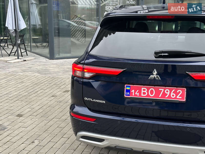 Позашляховик / Кросовер Mitsubishi Outlander 2023 в Львові