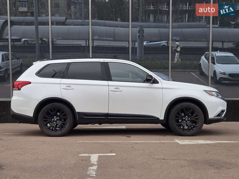 Внедорожник / Кроссовер Mitsubishi Outlander 2017 в Киеве фото 7 Внедорожник / Кроссовер Mitsubishi Outlander 2017 в Киеве