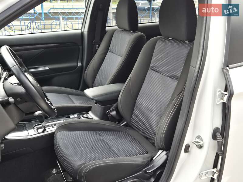 Внедорожник / Кроссовер Mitsubishi Outlander 2017 в Киеве фото 9 Внедорожник / Кроссовер Mitsubishi Outlander 2017 в Киеве