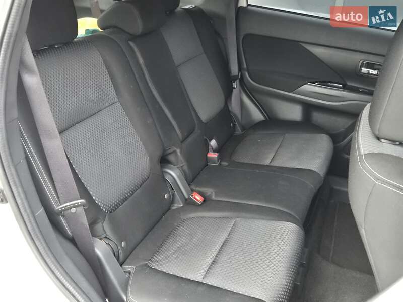 Внедорожник / Кроссовер Mitsubishi Outlander 2017 в Киеве фото 15 Внедорожник / Кроссовер Mitsubishi Outlander 2017 в Киеве