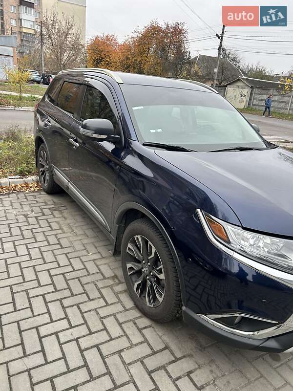 Позашляховик / Кросовер Mitsubishi Outlander 2018 в Вишгороді