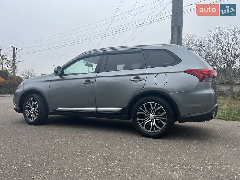 Внедорожник / Кроссовер Mitsubishi Outlander 2017 в Одессе