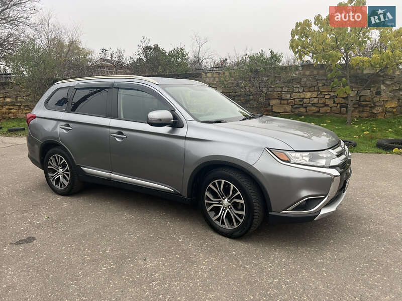 Внедорожник / Кроссовер Mitsubishi Outlander 2017 в Одессе
