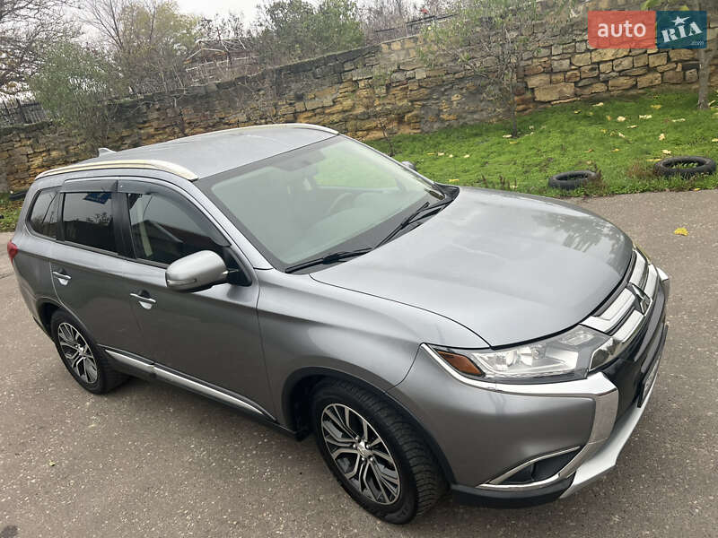 Внедорожник / Кроссовер Mitsubishi Outlander 2017 в Одессе