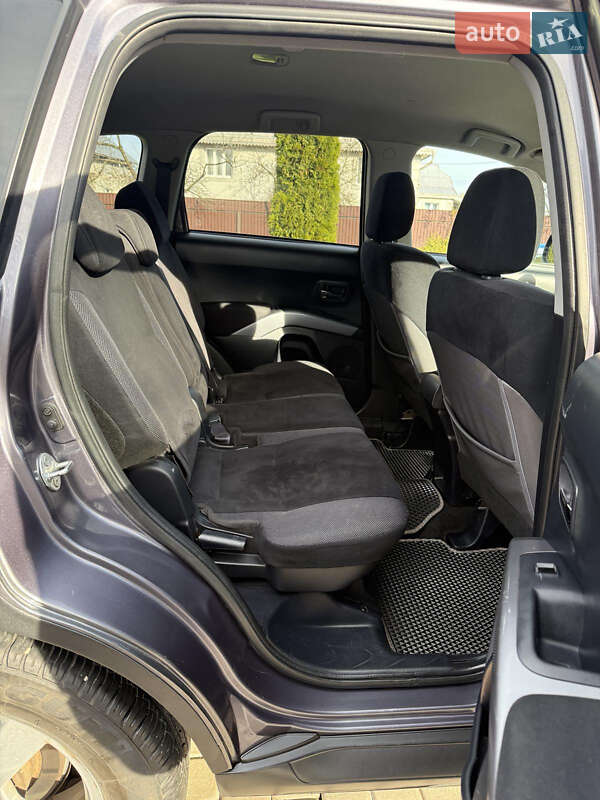 Внедорожник / Кроссовер Mitsubishi Outlander 2009 в Косове фото 10 Внедорожник / Кроссовер Mitsubishi Outlander 2009 в Косове
