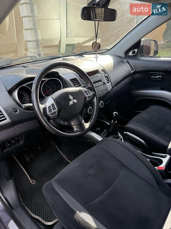 Внедорожник / Кроссовер Mitsubishi Outlander 2009 в Косове фото 21 Внедорожник / Кроссовер Mitsubishi Outlander 2009 в Косове