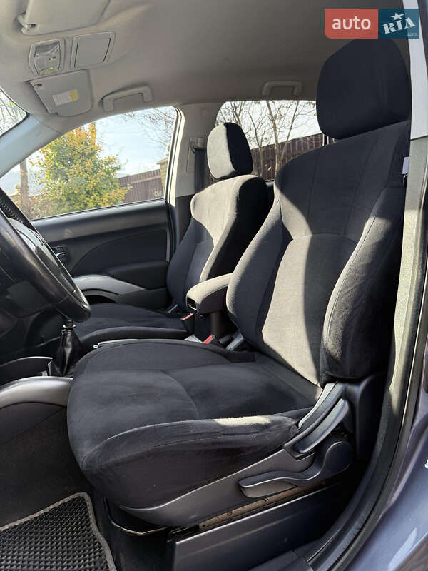 Внедорожник / Кроссовер Mitsubishi Outlander 2009 в Косове фото 31 Внедорожник / Кроссовер Mitsubishi Outlander 2009 в Косове