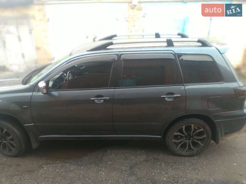 Позашляховик / Кросовер Mitsubishi Outlander 2004 в Києві