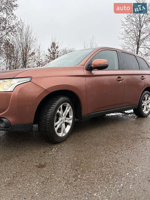 Позашляховик / Кросовер Mitsubishi Outlander 2013 в Івано-Франківську фото 2 Позашляховик / Кросовер Mitsubishi Outlander 2013 в Івано-Франківську