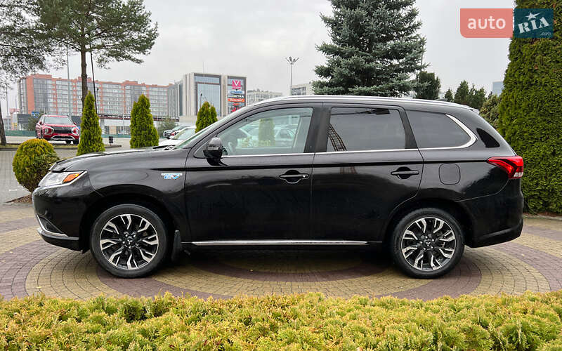 Внедорожник / Кроссовер Mitsubishi Outlander 2018 в Львове