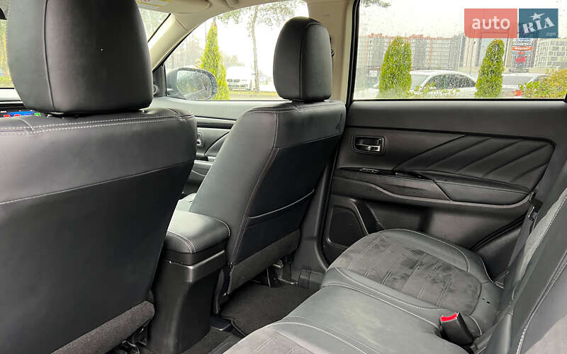 Внедорожник / Кроссовер Mitsubishi Outlander 2018 в Львове