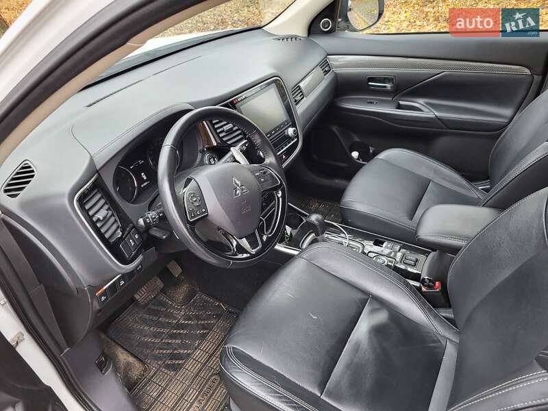 Внедорожник / Кроссовер Mitsubishi Outlander 2020 в Черкассах