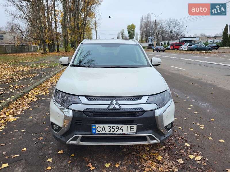 Внедорожник / Кроссовер Mitsubishi Outlander 2020 в Черкассах