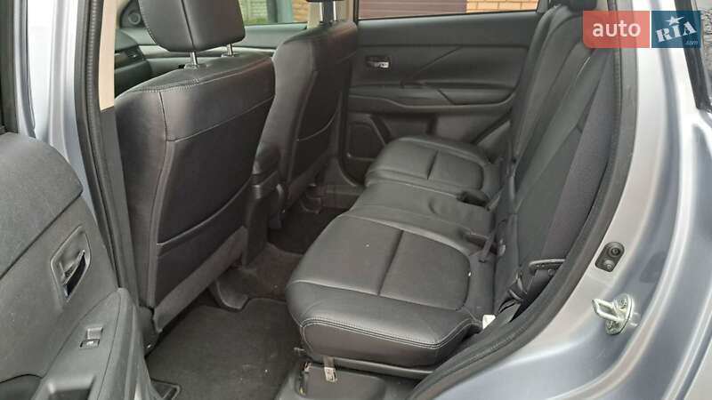 Позашляховик / Кросовер Mitsubishi Outlander 2017 в Києві