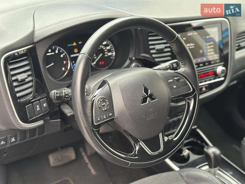 Внедорожник / Кроссовер Mitsubishi Outlander 2019 в Одессе