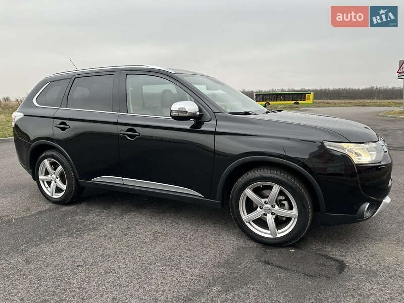 Позашляховик / Кросовер Mitsubishi Outlander 2015 в Вінниці