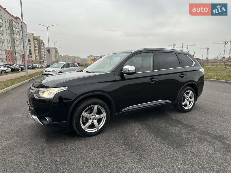 Позашляховик / Кросовер Mitsubishi Outlander 2015 в Вінниці