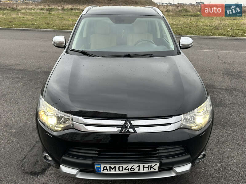 Позашляховик / Кросовер Mitsubishi Outlander 2015 в Вінниці