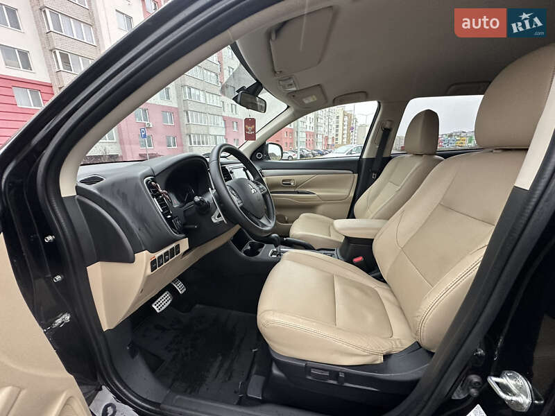 Позашляховик / Кросовер Mitsubishi Outlander 2015 в Вінниці