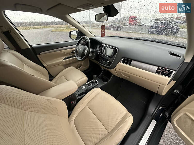 Позашляховик / Кросовер Mitsubishi Outlander 2015 в Вінниці