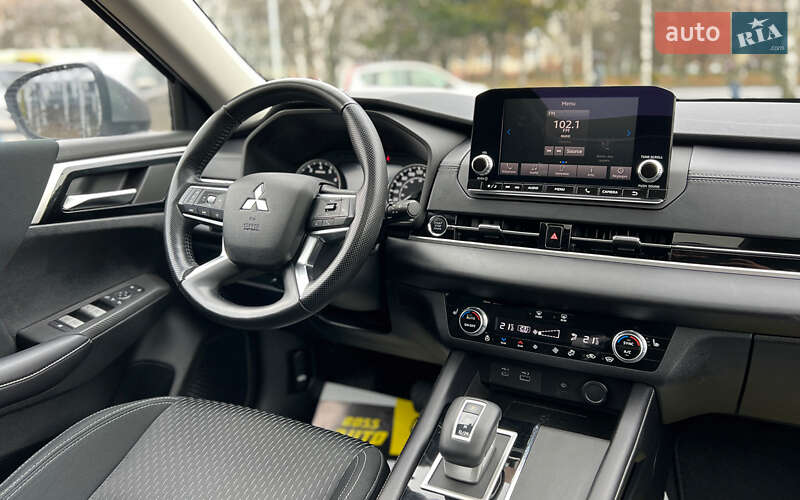 Внедорожник / Кроссовер Mitsubishi Outlander 2021 в Львове