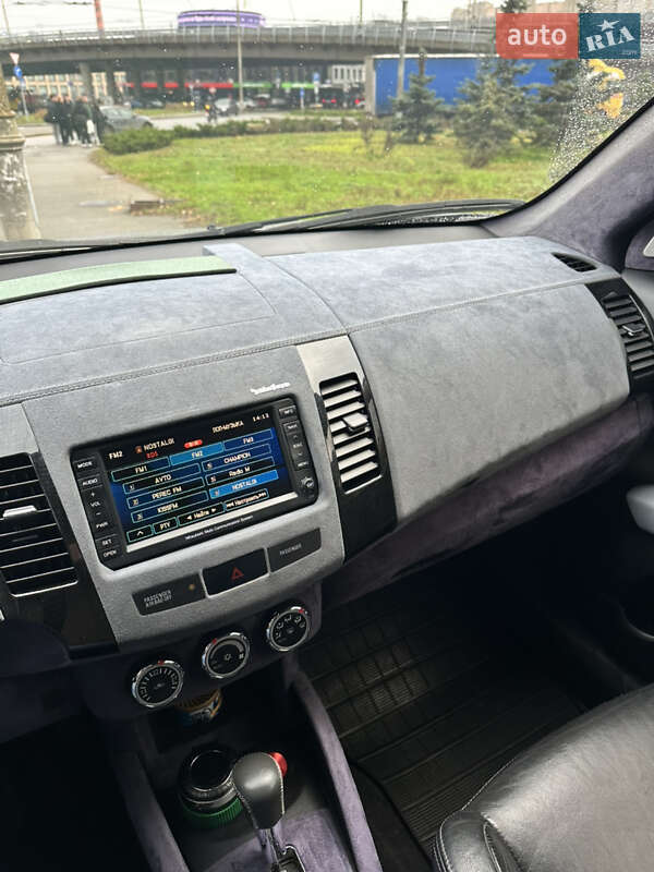 Позашляховик / Кросовер Mitsubishi Outlander 2009 в Києві
