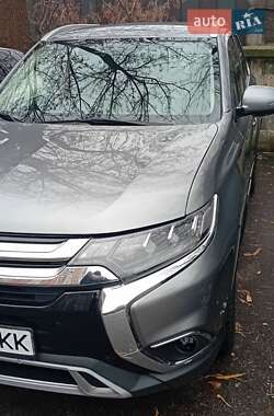 Внедорожник / Кроссовер Mitsubishi Outlander 2020 в Киеве