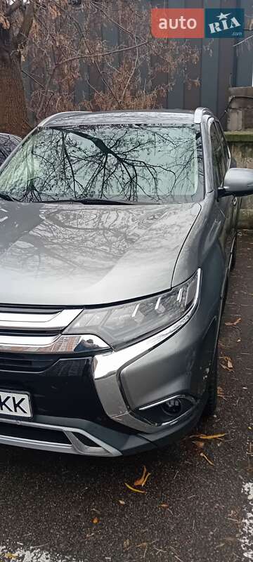 Внедорожник / Кроссовер Mitsubishi Outlander 2020 в Киеве