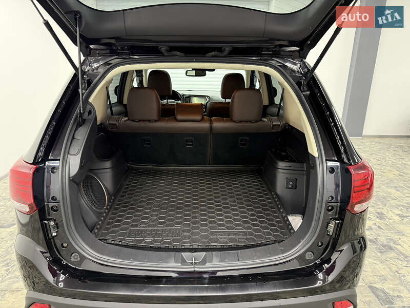 Позашляховик / Кросовер Mitsubishi Outlander 2018 в Одесі