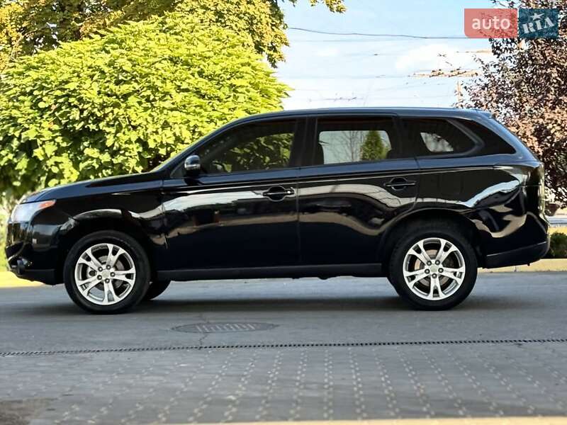 Внедорожник / Кроссовер Mitsubishi Outlander 2013 в Львове