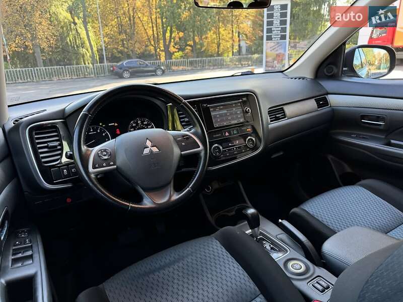 Внедорожник / Кроссовер Mitsubishi Outlander 2013 в Львове