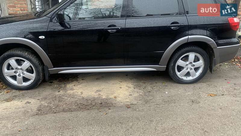 Позашляховик / Кросовер Mitsubishi Outlander 2004 в Кам'янець-Подільському