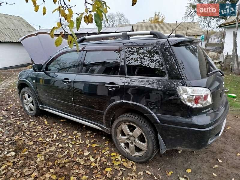 Позашляховик / Кросовер Mitsubishi Outlander 2009 в Києві