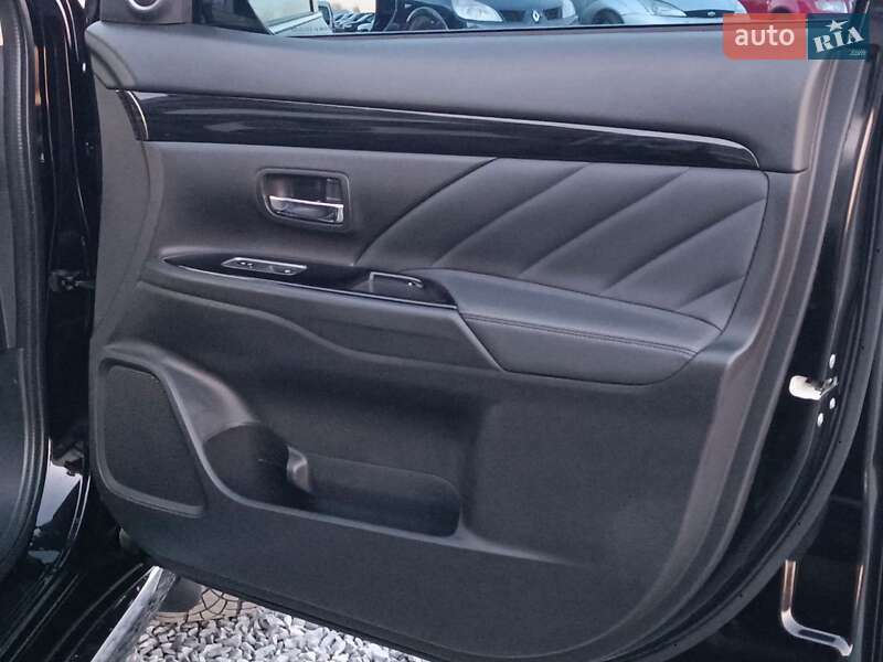 Внедорожник / Кроссовер Mitsubishi Outlander 2018 в Львове