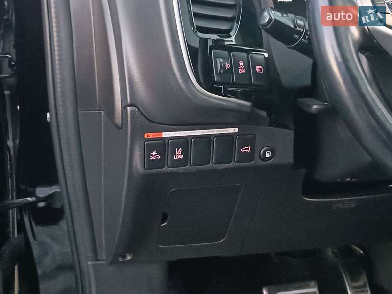 Внедорожник / Кроссовер Mitsubishi Outlander 2018 в Львове