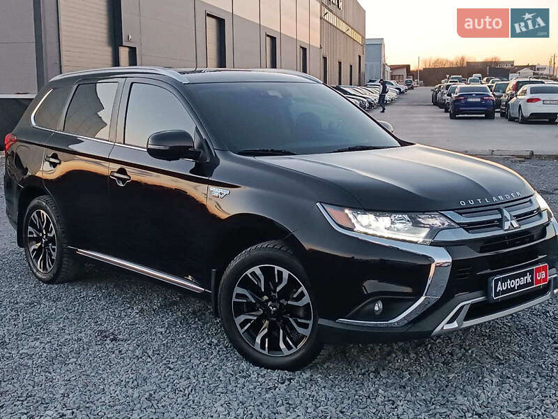 Внедорожник / Кроссовер Mitsubishi Outlander 2018 в Львове