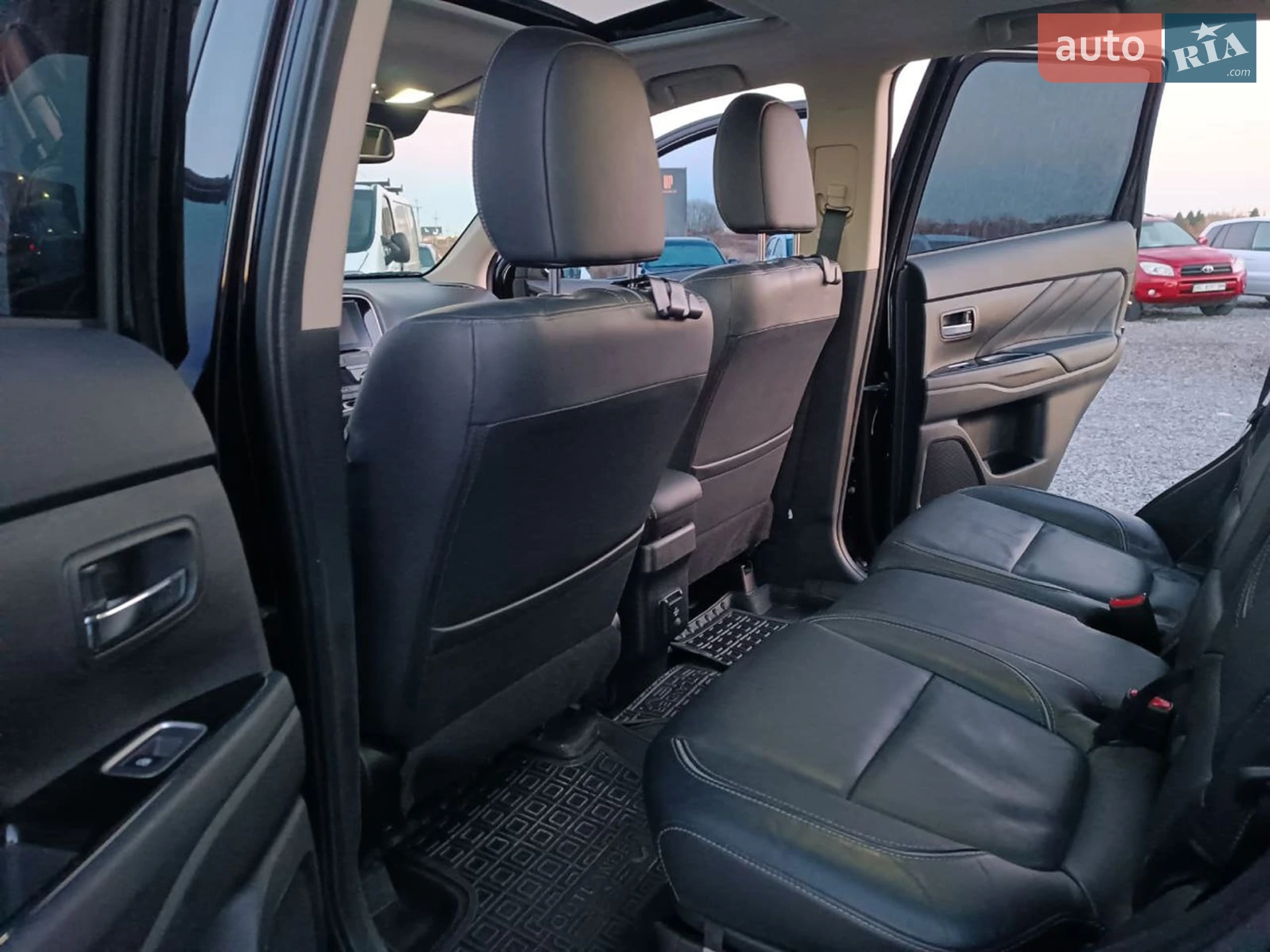 2018 Mitsubishi Outlander - мініатюра 38