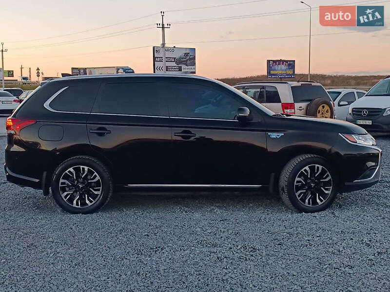 Внедорожник / Кроссовер Mitsubishi Outlander 2018 в Львове