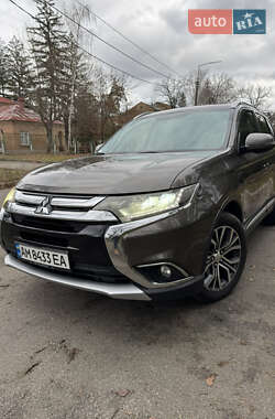 Внедорожник / Кроссовер Mitsubishi Outlander 2016 в Киеве