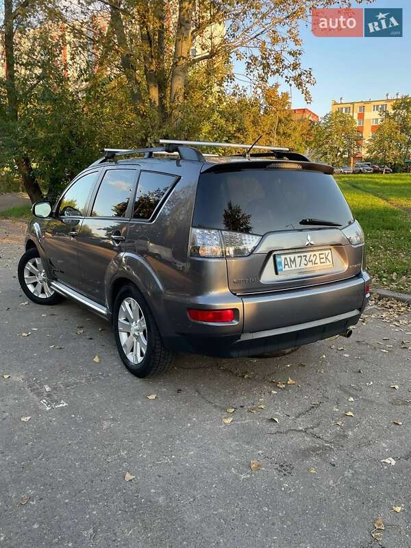 Внедорожник / Кроссовер Mitsubishi Outlander 2010 в Житомире
