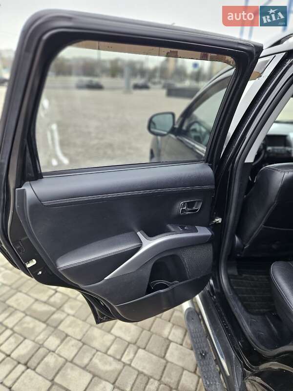 Внедорожник / Кроссовер Mitsubishi Outlander 2010 в Харькове