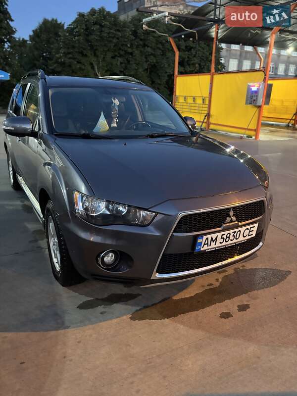 Внедорожник / Кроссовер Mitsubishi Outlander 2011 в Бердичеве
