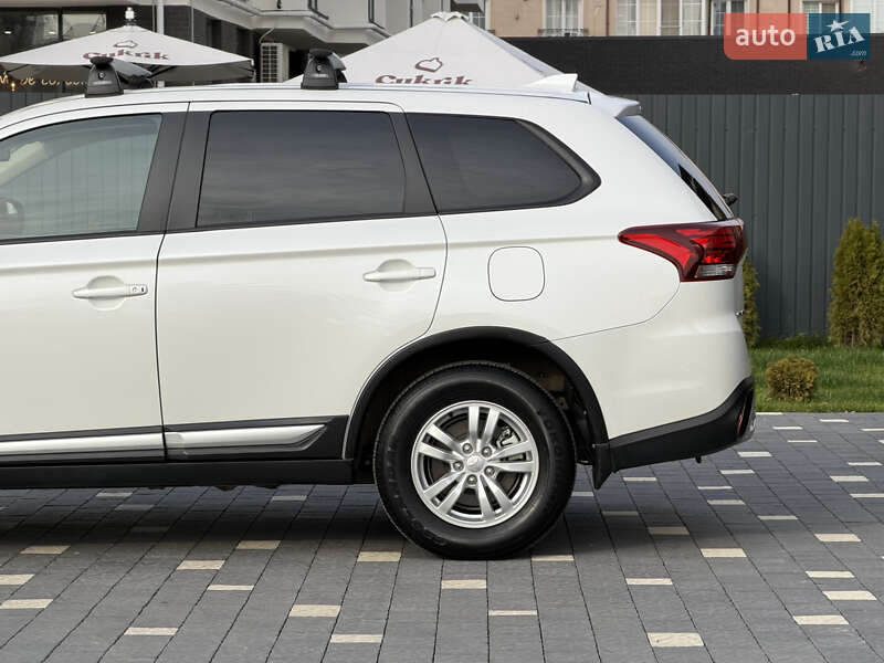 Внедорожник / Кроссовер Mitsubishi Outlander 2020 в Ужгороде