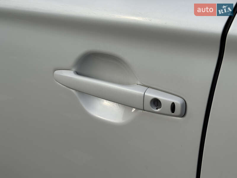 Внедорожник / Кроссовер Mitsubishi Outlander 2020 в Ужгороде