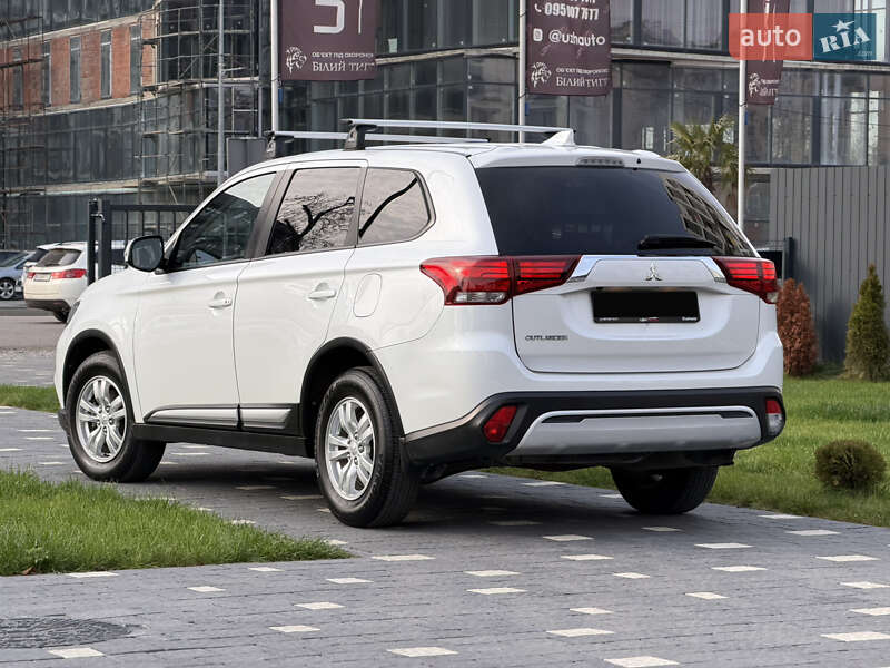 Внедорожник / Кроссовер Mitsubishi Outlander 2020 в Ужгороде
